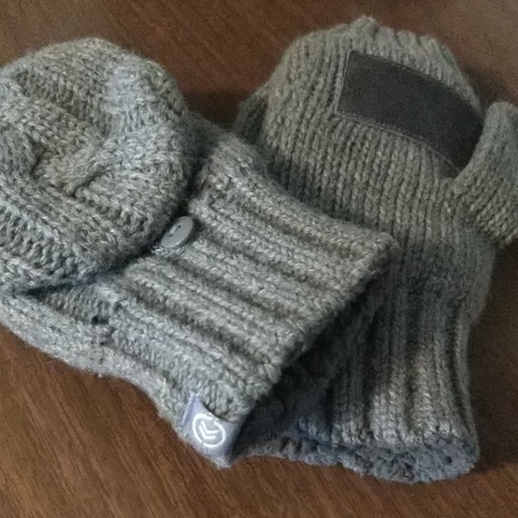 isotoner Accessories - Isotoner Mittens. isotoner Accessories - Isotoner Mittens.